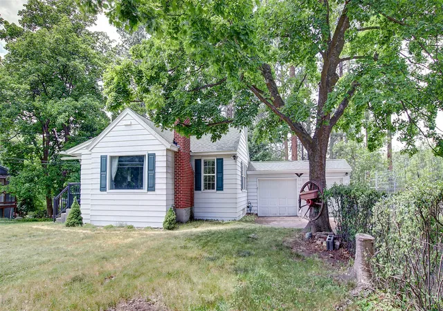 Photo 3 of Single family home for sale at 2405 Gilbert Ave, Missoula, MT 59802 | MLS# 30073463 | Listing updated on 2026-09-17