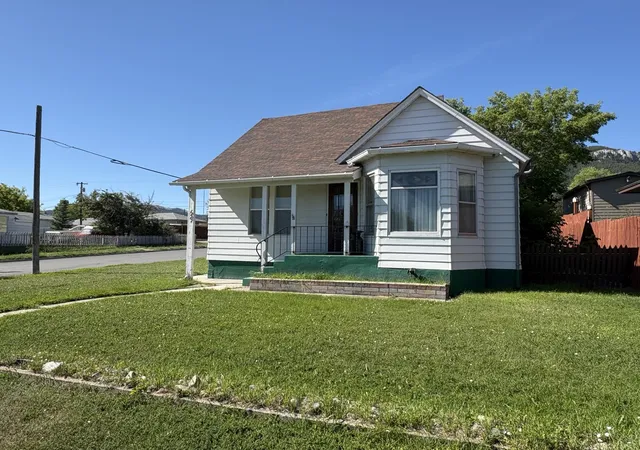 Photo 1 of Single family home for sale at 1201 Leslie Ave, Helena, MT 59601 | MLS# 30071912 | Listing updated on 2026-09-17