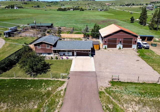 Photo 2 of Single family home for sale at 4600 Fox Farm Rd, Great Falls, MT 59404 | MLS# 30073743 | Listing updated on 2026-09-02