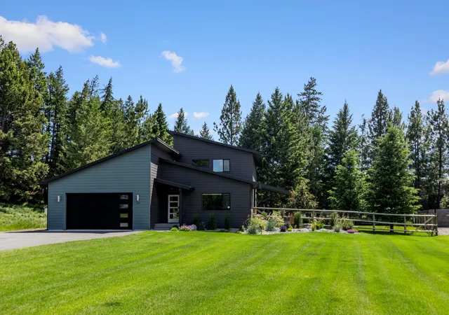 Photo 2 of Single family home for sale at 237 Bench Run, Columbia Falls, MT 59912 | MLS# 30073803 | Listing updated on 2026-09-08
