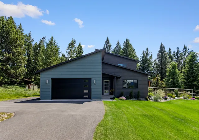 Photo 3 of Single family home for sale at 237 Bench Run, Columbia Falls, MT 59912 | MLS# 30073803 | Listing updated on 2026-09-08