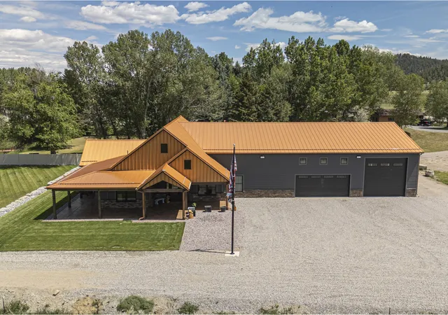 Photo 1 of Single family home for sale at 29 Lower Hawk Valley Rd, Columbus, MT 59019 | MLS# 30073866 | Listing updated on 2026-09-14