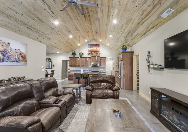 Photo 3 of Single family home for sale at 29 Lower Hawk Valley Rd, Columbus, MT 59019 | MLS# 30073866 | Listing updated on 2026-09-14