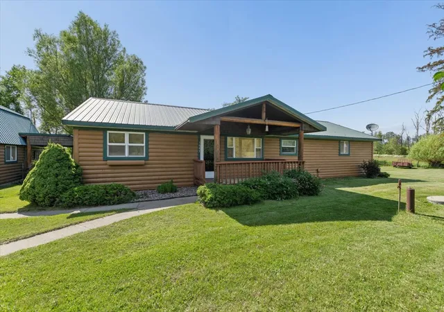 Photo 3 of Single family home for sale at 1685 Mt Hwy 206, Columbia Falls, MT 59912 | MLS# 30072787 | Listing updated on 2026-09-14