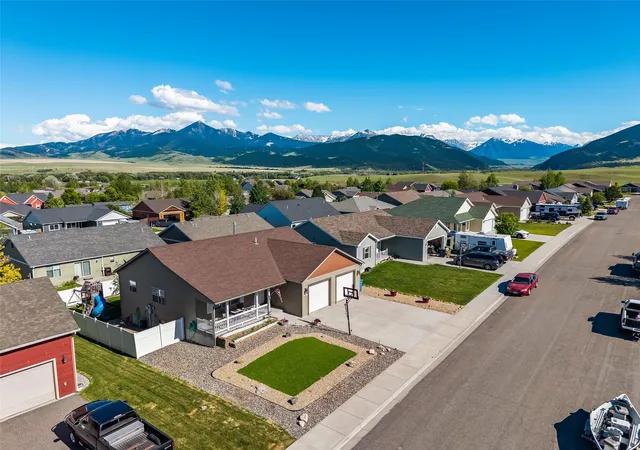 Single family home for sale at 812 Pleiades Pl, Livingston, MT 59047 | MLS# 30074073