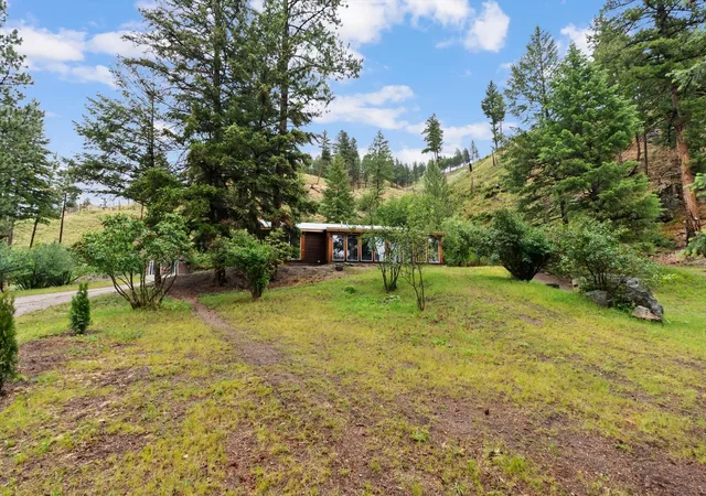 Photo 3 of Single family home for sale at 4284 N Frk Rye Crk Rd, Darby, MT 59829 | MLS# 30074113 | Listing updated on 2026-09-04