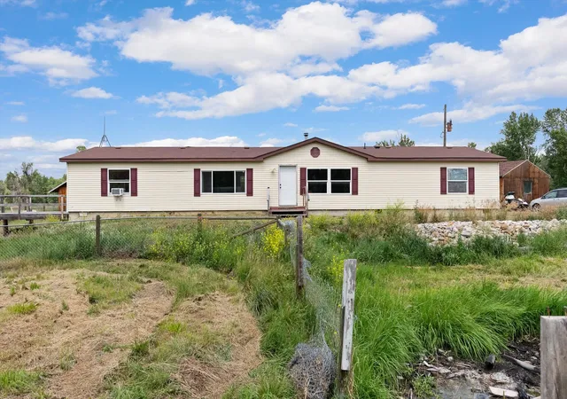 Photo 2 of Manufactured home for sale at 651 Milty Ln, Hamilton, MT 59840 | MLS# 30074157 | Listing updated on 2026-09-18