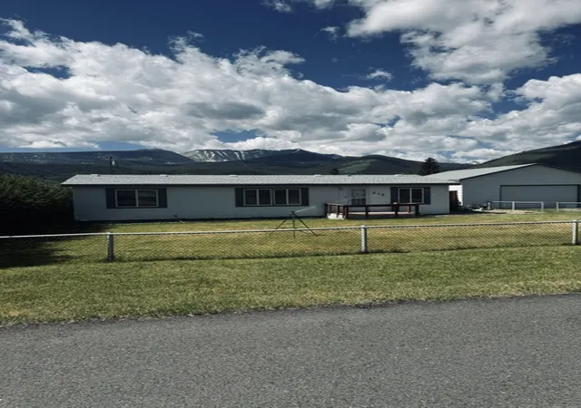 Photo 3 of Manufactured home for sale at 215 Rumsey St, Anaconda, MT 59711 | MLS# 30074012 | Listing updated on 2026-09-09