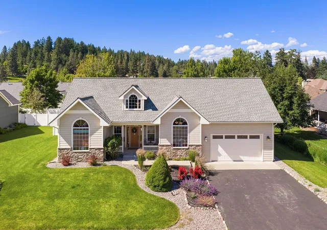 Photo 2 of Single family home for sale at 27 Gage Ter, Bigfork, MT 59911 | MLS# 30073693 | Listing updated on 2026-09-23
