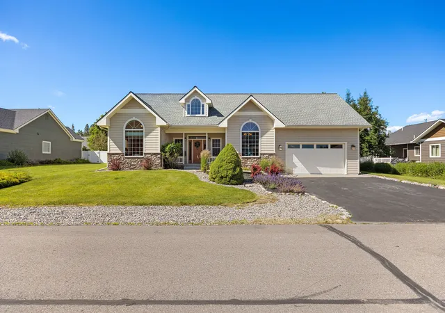 Photo 3 of Single family home for sale at 27 Gage Ter, Bigfork, MT 59911 | MLS# 30073693 | Listing updated on 2026-09-23
