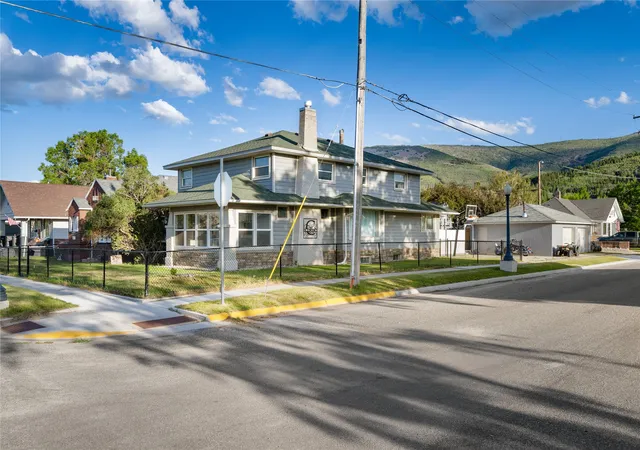 Photo 1 of Single family home for sale at 821 W 3rd Street, Anaconda, MT 59711 | MLS# 30074078 | Listing updated on 2026-08-31
