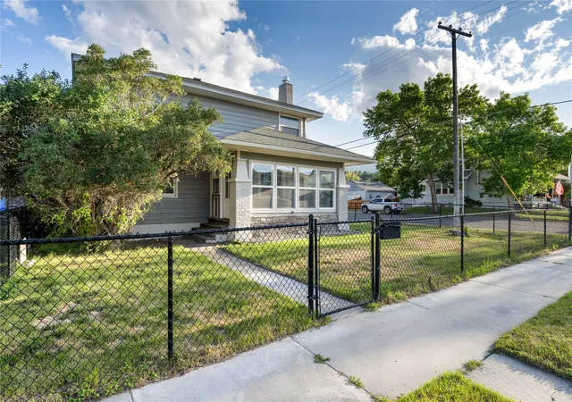 Photo 2 of Single family home for sale at 821 W 3rd Street, Anaconda, MT 59711 | MLS# 30074078 | Listing updated on 2026-08-31