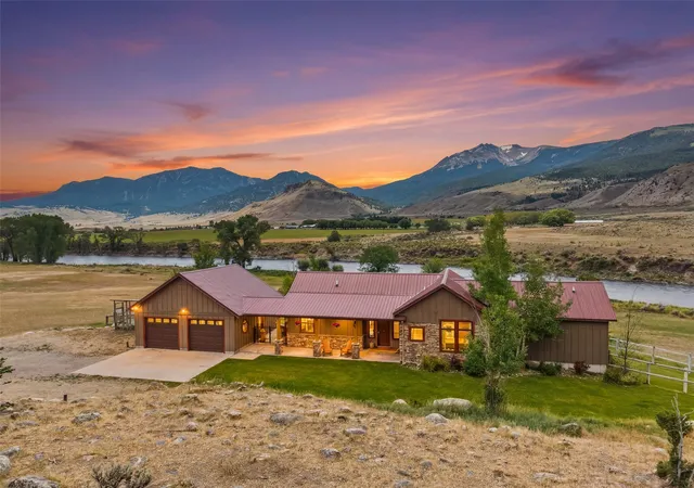 Photo 1 of Single family home for sale at 521 Us Hwy 89 S, Gardiner, MT 59030 | MLS# 30074131 | Listing updated on 2026-09-14