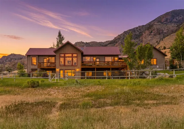 Photo 3 of Single family home for sale at 521 US Hwy 89 S, Gardiner, MT 59030 | MLS# 30074131 | Listing updated on 2026-09-14