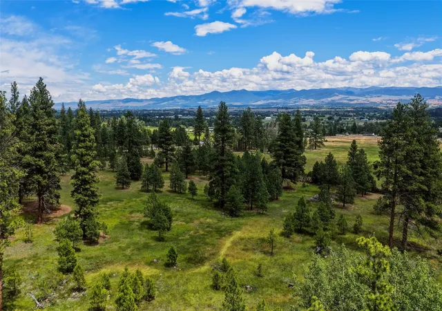 Photo 3 of Single family home for sale at 977 US Hwy 93 S, Hamilton, MT 59840 | MLS# 30074483 | Listing updated on 2026-09-07