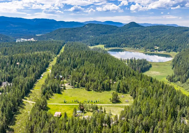 Photo 3 of Single family home for sale at 300 Spencer Hl Dr, Whitefish, MT 59937 | MLS# 30074674 | Listing updated on 2026-09-15