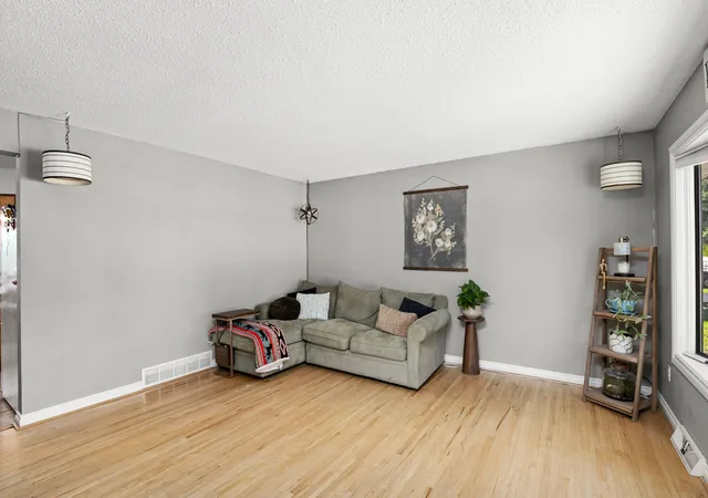 Photo 3 of Single family home for sale at 625 Riverview Dr E, Great Falls, MT 59404 | MLS# 30074717 | Listing updated on 2026-09-14