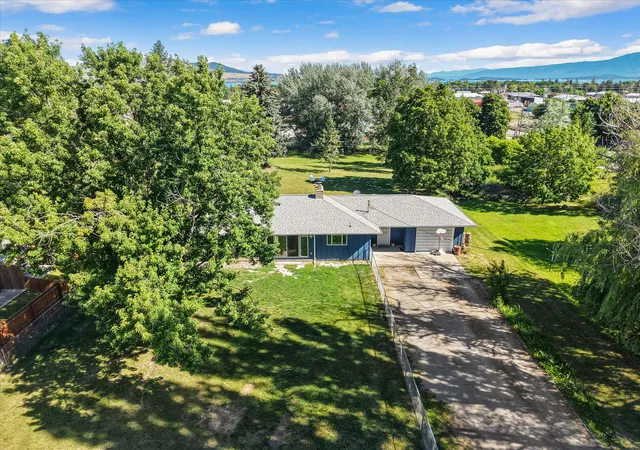 Photo 1 of Single family home for sale at 6 12th Avenue W, Polson, MT 59860 | MLS# 30074729 | Listing updated on 2026-09-17
