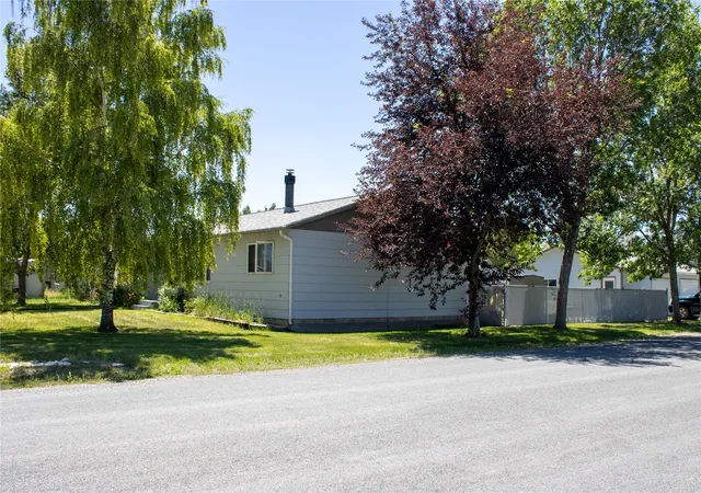 Photo 2 of Single family home for sale at 313 N Cherry St, Townsend, MT 59644 | MLS# 30074476 | Listing updated on 2026-09-15