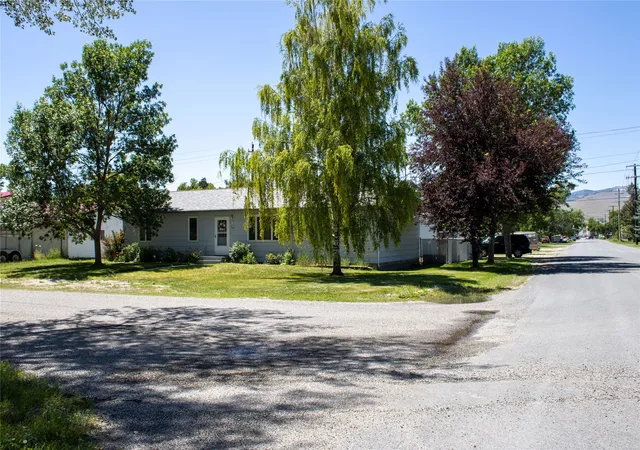 Photo 3 of Single family home for sale at 313 N Cherry St, Townsend, MT 59644 | MLS# 30074476 | Listing updated on 2026-09-15