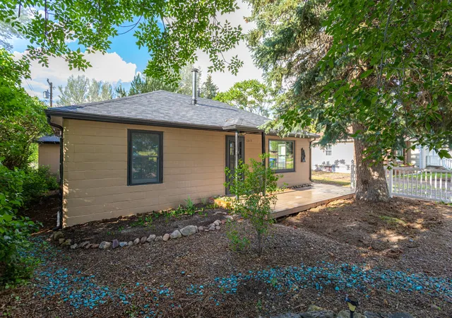 Photo 3 of Single family home for sale at 1217 10th Avenue SW, Great Falls, MT 59404 | MLS# 30075139 | Listing updated on 2026-08-31