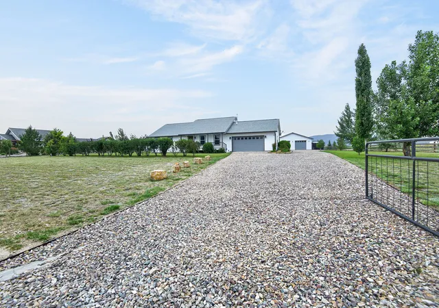Photo 2 of Single family home for sale at 6098 Anna Brown Rd, Helena, MT 59602 | MLS# 30075389 | Listing updated on 2026-09-24