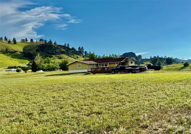 Photo 3 of Single family home for sale at 2 Meadowlark Sq, Cascade, MT 59421 | MLS# 30073988 | Listing updated on 2026-09-14