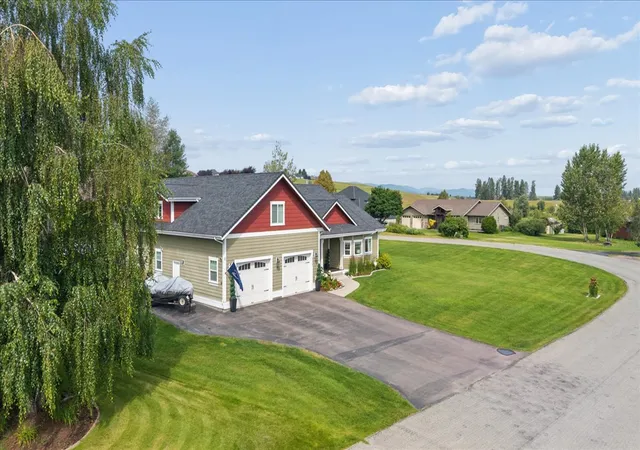 Photo 3 of Single family home for sale at 333 Stillwater Loop, Kalispell, MT 59901 | MLS# 30075425 | Listing updated on 2026-09-14