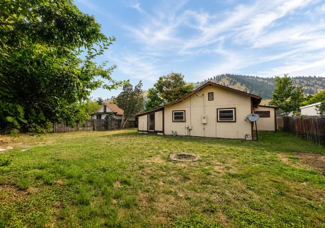 Photo 4 of Single family home for sale at 421 Montana Ave, Missoula, MT 59802 | MLS# 30075137 | Listing updated on 2026-09-09