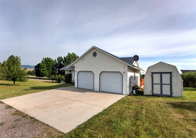 Photo 3 of Single family home for sale at 39445 Lakeview Dr, Polson, MT 59860 | MLS# 30074766 | Listing updated on 2026-09-16
