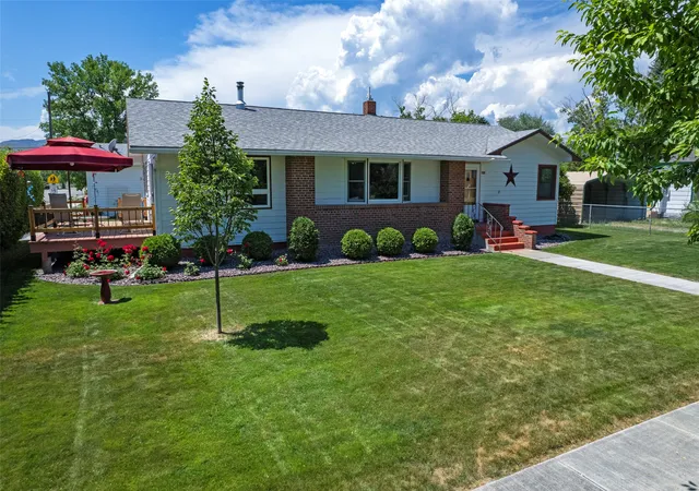 Photo 1 of Single family home for sale at 201 N Oak St, Townsend, MT 59644 | MLS# 30075343 | Listing updated on 2026-09-15