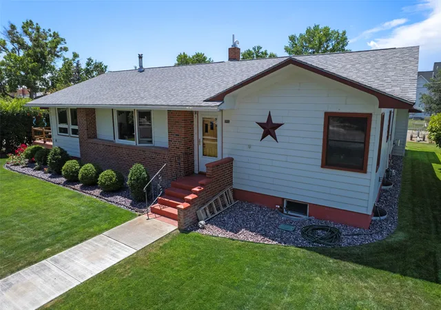 Photo 2 of Single family home for sale at 201 N Oak St, Townsend, MT 59644 | MLS# 30075343 | Listing updated on 2026-09-15
