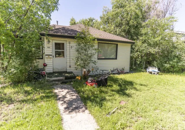 Photo 1 of Single family home for sale at 705 5th Avenue S, Glasgow, MT 59230 | MLS# 30075525 | Listing updated on 2026-09-16