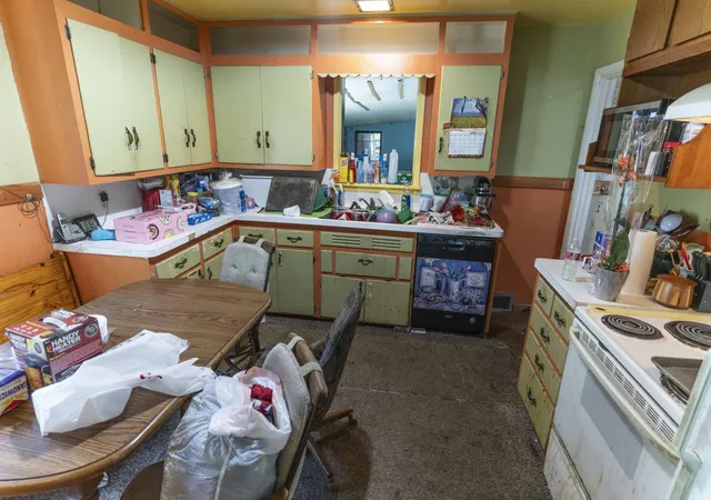 Photo 4 of Single family home for sale at 705 5th Avenue S, Glasgow, MT 59230 | MLS# 30075525 | Listing updated on 2026-09-16