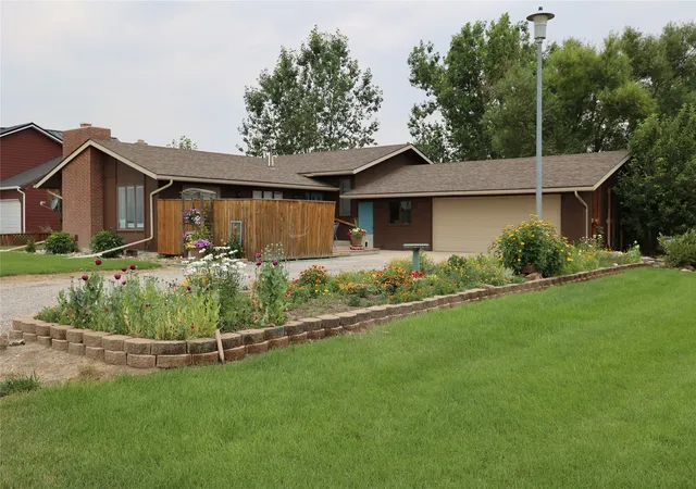 Photo 2 of Single family home for sale at 211 Illinois Ave, Valier, MT 59486 | MLS# 30075308 | Listing updated on 2026-09-03