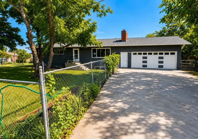 Photo 1 of Single family home for sale at 906 Charlo St, Missoula, MT 59802 | MLS# 30075645 | Listing updated on 2026-10-01
