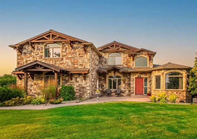 Photo 2 of Mansion for sale at 332 Stillwater Loop, Kalispell, MT 59901 | MLS# 30072748 | Listing updated on 2026-08-30