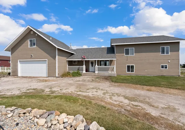 Photo 3 of Single family home for sale at 1089 Stonefield Ln, Kalispell, MT 59901 | MLS# 30075708 | Listing updated on 2026-09-22