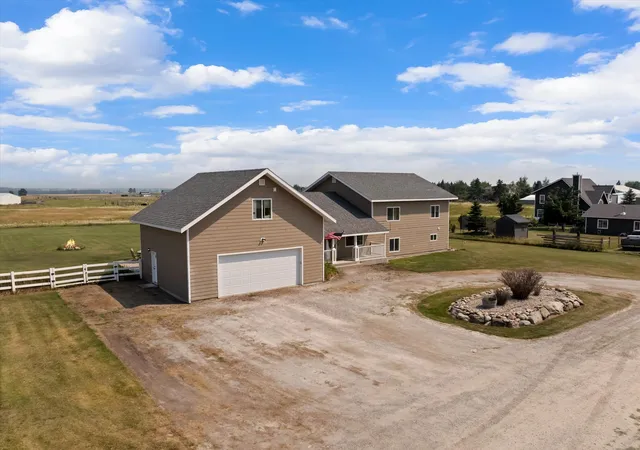 Photo 3 of Single family home for sale at 1089 Stonefield Ln, Kalispell, MT 59901 | MLS# 30075708 | Listing updated on 2026-09-22