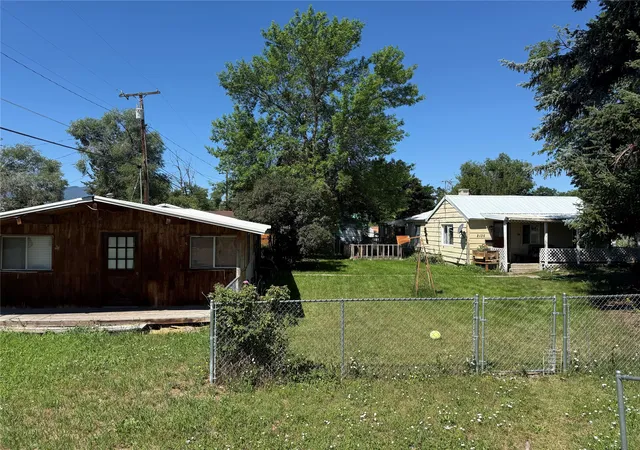 Photo 3 of Single family home for sale at 2135 Schilling St, Missoula, MT 59801 | MLS# 30076018 | Listing updated on 2026-09-01