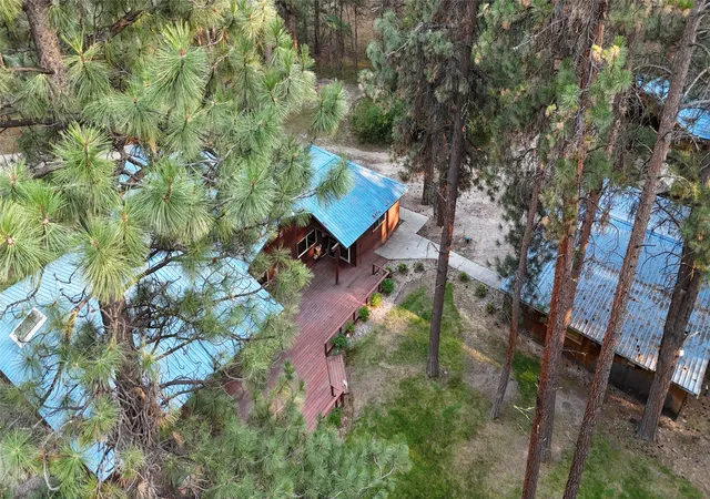 Photo 3 of Single family home for sale at 725 Bobcat Ln, Hamilton, MT 59840 | MLS# 30075607 | Listing updated on 2026-09-09