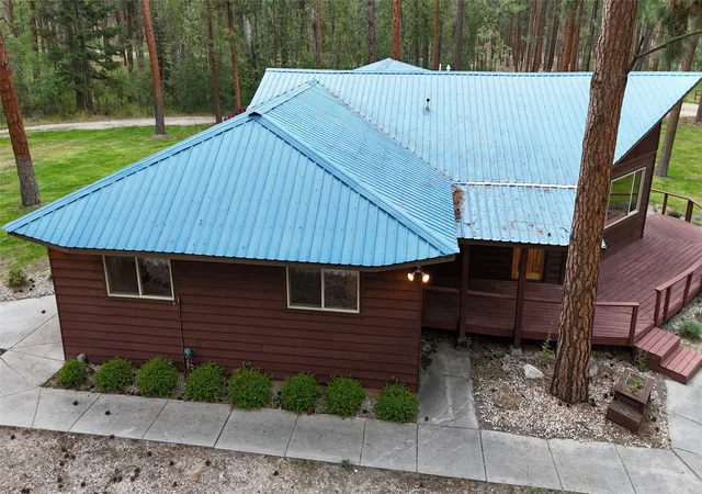 Photo 4 of Single family home for sale at 725 Bobcat Ln, Hamilton, MT 59840 | MLS# 30075607 | Listing updated on 2026-09-09