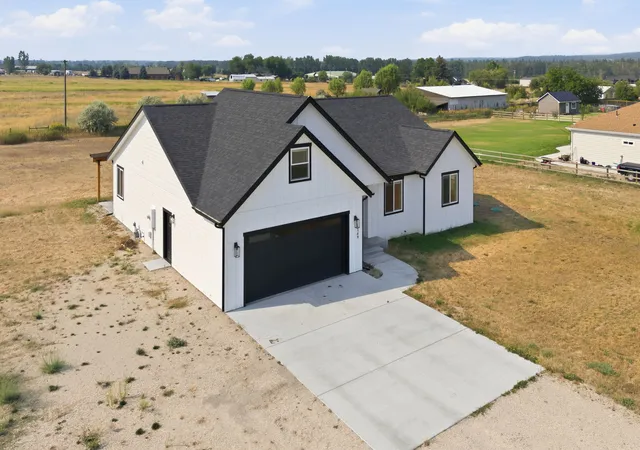 Photo 3 of Single family home for sale at 149 Red Willow Dr, Stevensville, MT 59870 | MLS# 30076050 | Listing updated on 2026-09-22