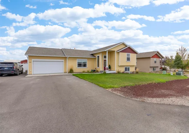 Photo 2 of Single family home for sale at 8041 Avocet Dr, Helena, MT 59602 | MLS# 30075228 | Listing updated on 2026-09-20