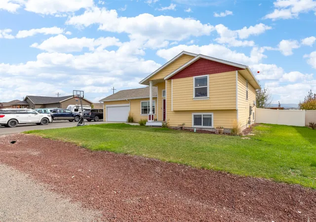 Photo 3 of Single family home for sale at 8041 Avocet Dr, Helena, MT 59602 | MLS# 30075228 | Listing updated on 2026-09-20