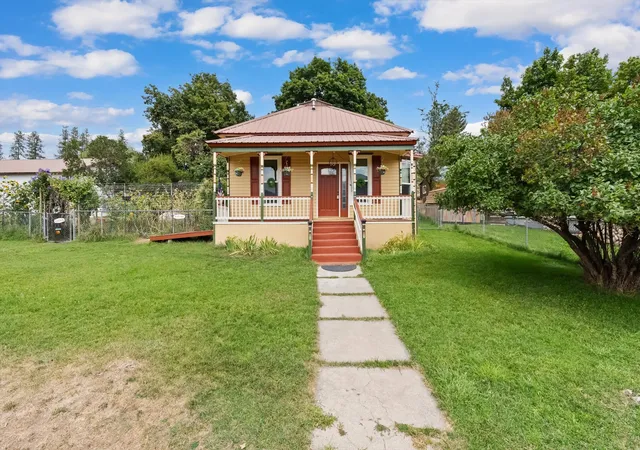 Photo 3 of Single family home for sale at 508 W Preston Ave, Thompson Falls, MT 59873 | MLS# 30076046 | Listing updated on 2026-09-15
