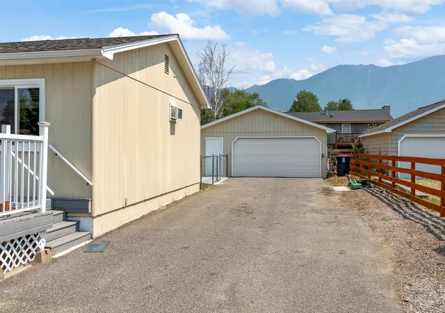 Photo 3 of Single family home for sale at 102 Star Ln, Butte, MT 59701 | MLS# 30075967 | Listing updated on 2026-09-14