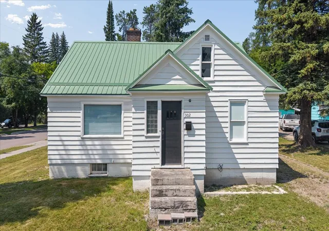 Photo 2 of Single family home for sale at 302 Wisconsin Ave, Whitefish, MT 59937 | MLS# 30076114 | Listing updated on 2026-09-14