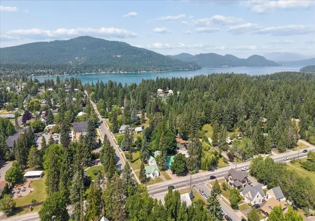 Photo 3 of Single family home for sale at 302 Wisconsin Ave, Whitefish, MT 59937 | MLS# 30076114 | Listing updated on 2026-09-14