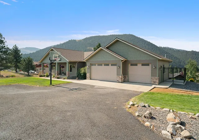 Photo 3 of Single family home for sale at 4745 Wagner Pl, Helena, MT 59601 | MLS# 30075832 | Listing updated on 2026-09-14